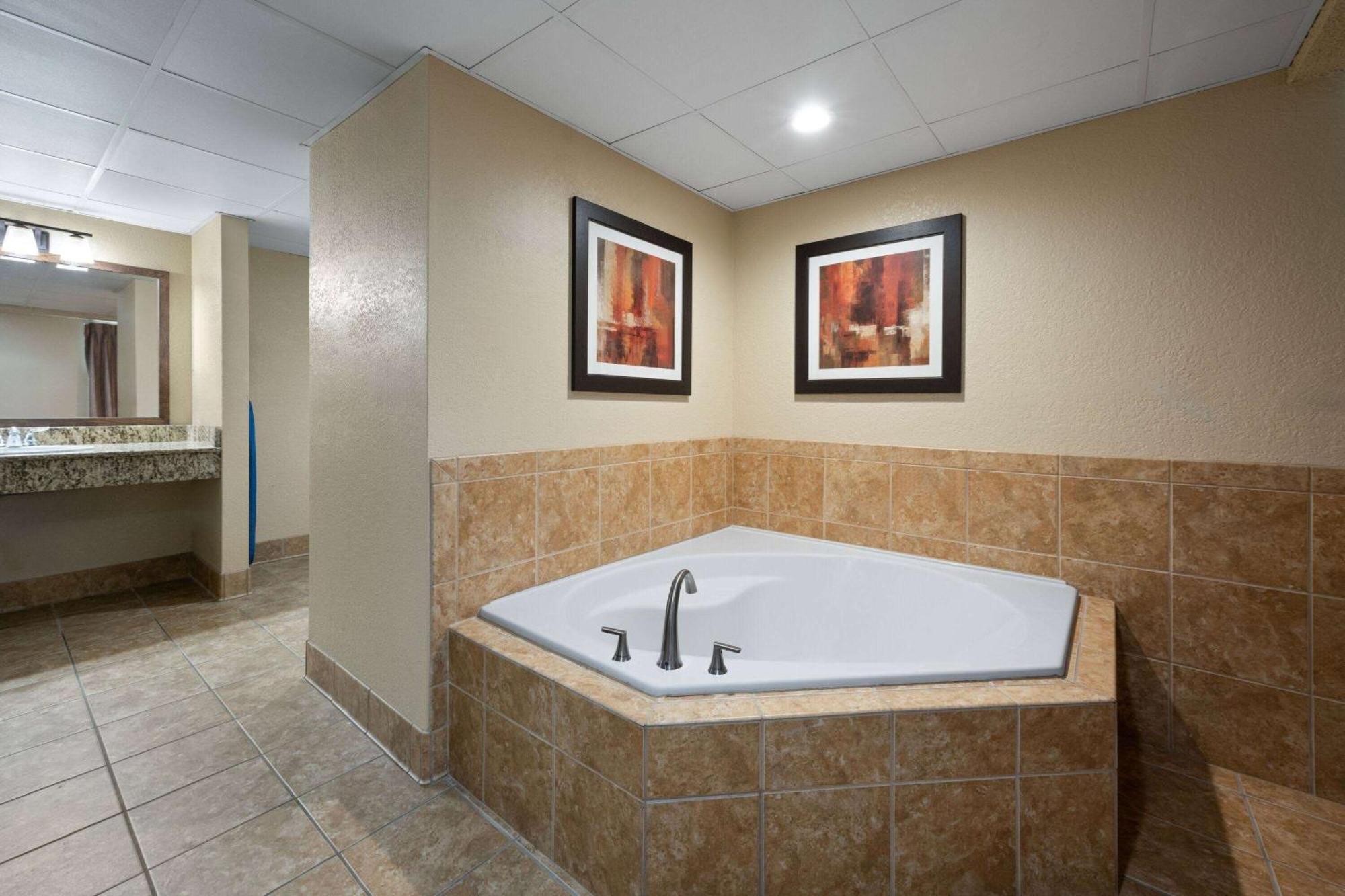 Days Inn & Suites By Wyndham Bozeman Esterno foto