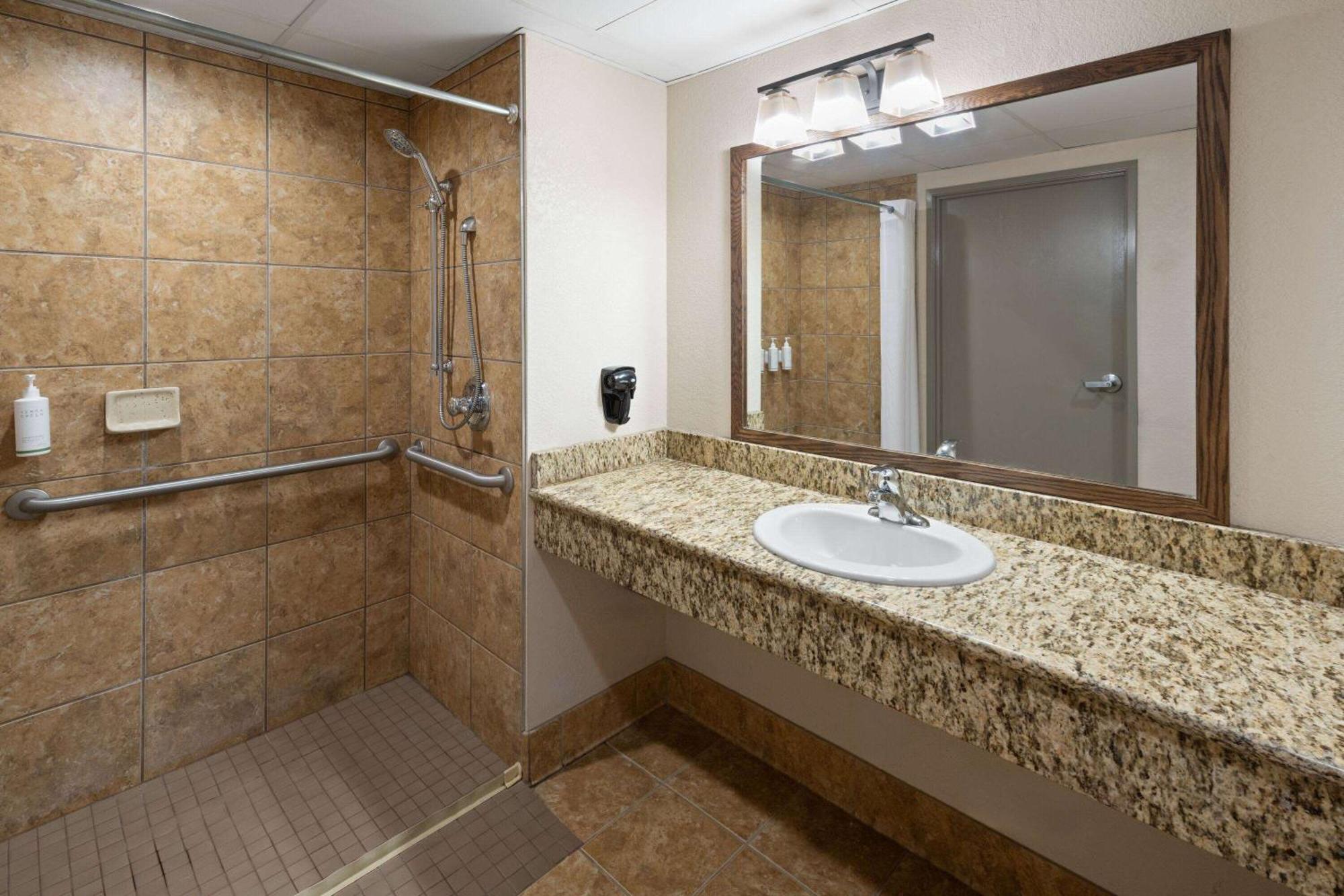 Days Inn & Suites By Wyndham Bozeman Esterno foto