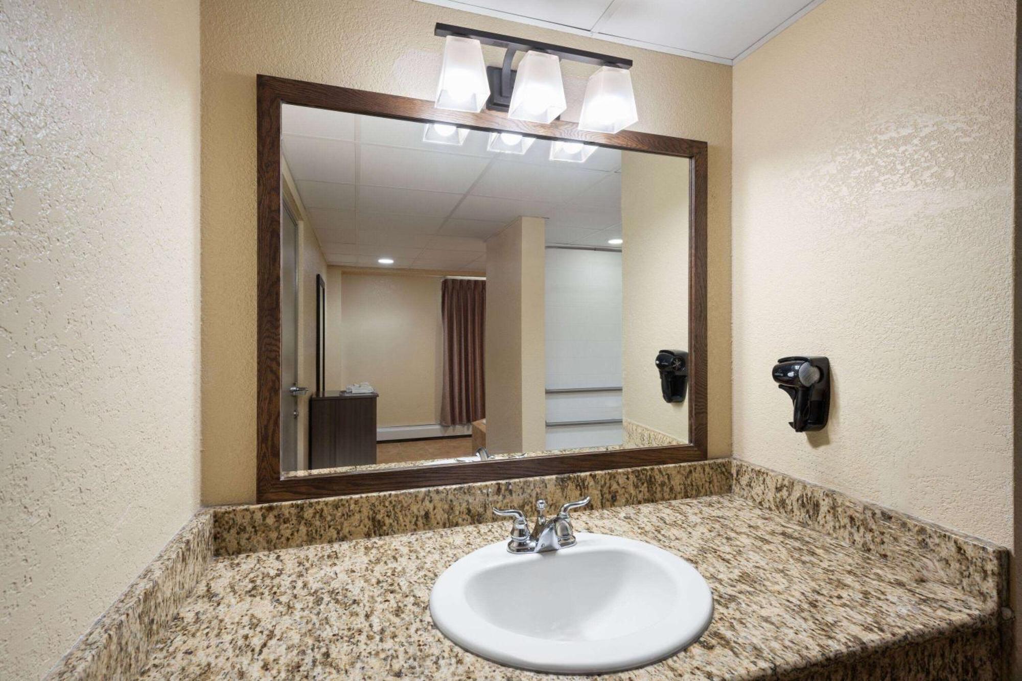 Days Inn & Suites By Wyndham Bozeman Esterno foto